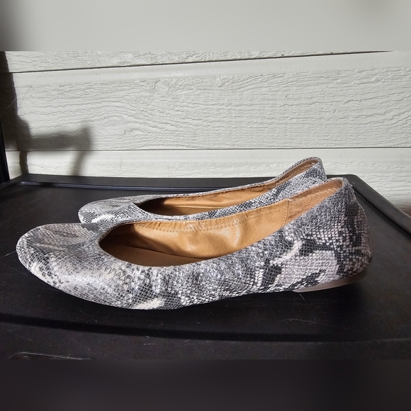 Lucky Brand Shoes S 8.5 Emmie Snake Print Slip On Ballet Flats in Gray Leather - Picture 2 of 4